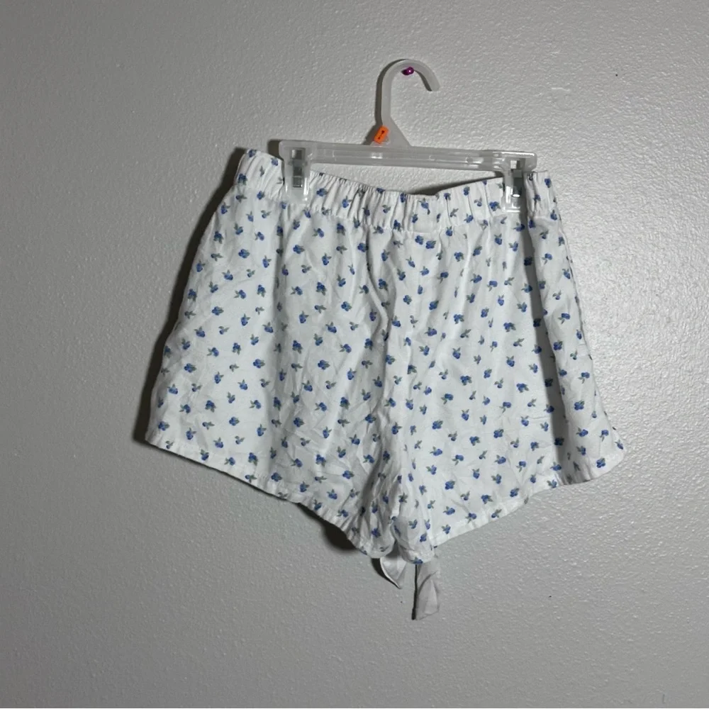 Hollister Women Elastic Waist Sleep Pajama Shorts White Floral size‎ S
